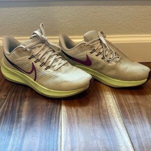 Nike Women's Athletic Shoes - Cream and Purple